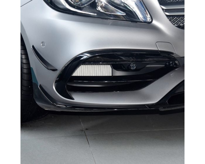 (Mercedes A W176 Etulippa – Etuspoileri 2015–18 FACELIFT kiiltävä musta – Mercedes A W176 Front Spoiler 2015–18 FACELIFT gloss black – Mercedes A W176 Frontspoiler 2015–18 FACELIFT glänzend schwarz)