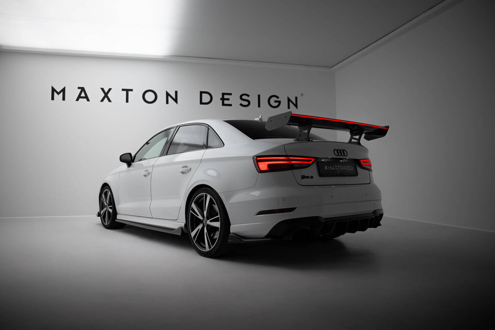Maxton Carbon Heckspoiler mit LED-Leuchten Audi A3, A3 S-Line / S3 / RS3 Limousine / Facelift 8V