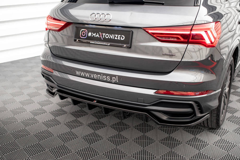 Maxton Takapuskurin lippa (w/ vertical bars) Audi Q3 S-Line F3 2018 -