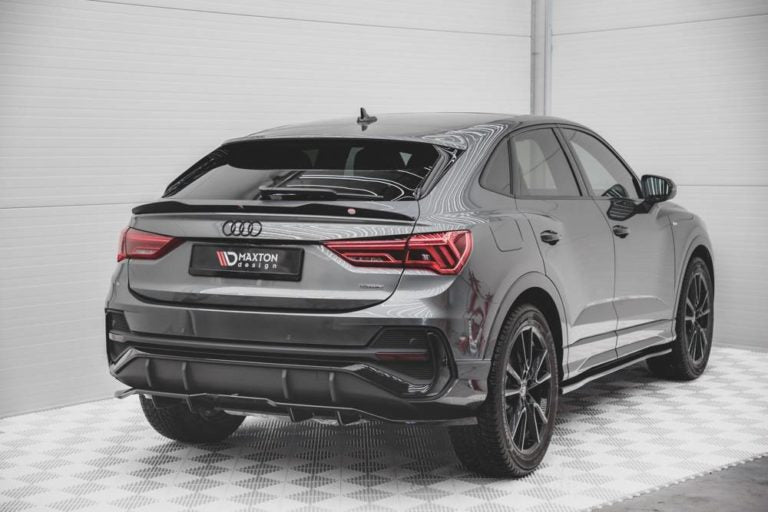 Maxton Takapuskurin lippa Audi Q3 Sportback S-Line 2019- (w/ vertical bars)